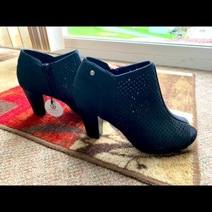 Size 7.5 Giani Bernini Black Memory Foam Shootie